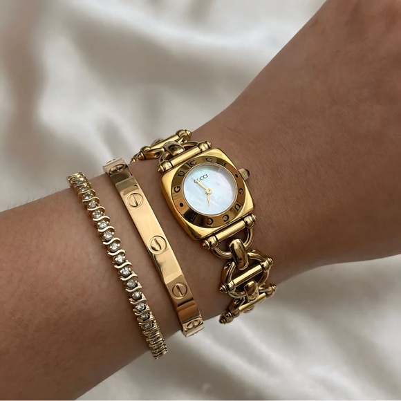 AUTHENTIC VINTAGE GUCCI MOTHER-OF-PEARL GOLD HORSEBIT WATCH - Picture 3 of 8